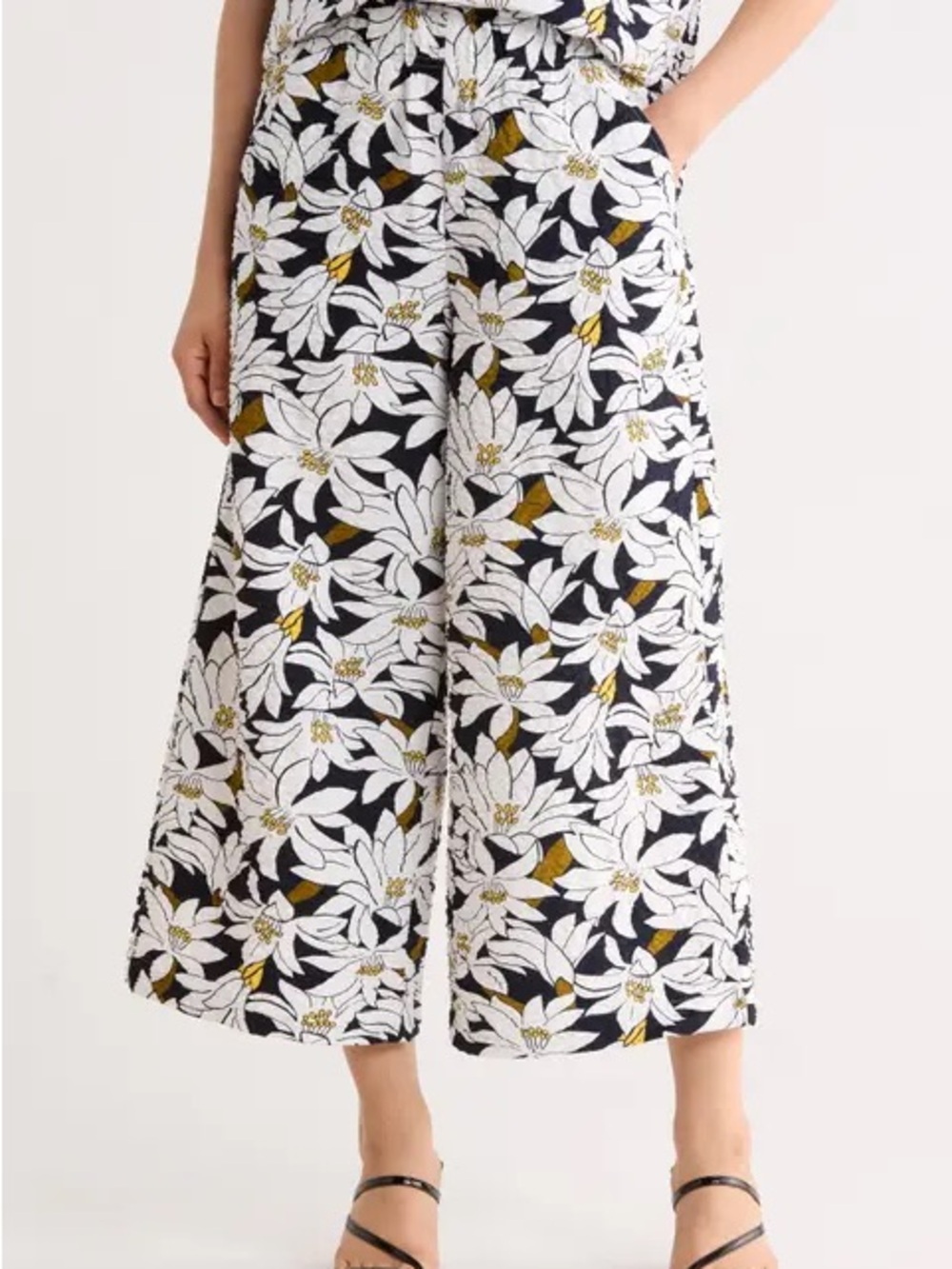 Adrianna Papell Floral 2-Piece Crinkle Set - Picture 2 of 9